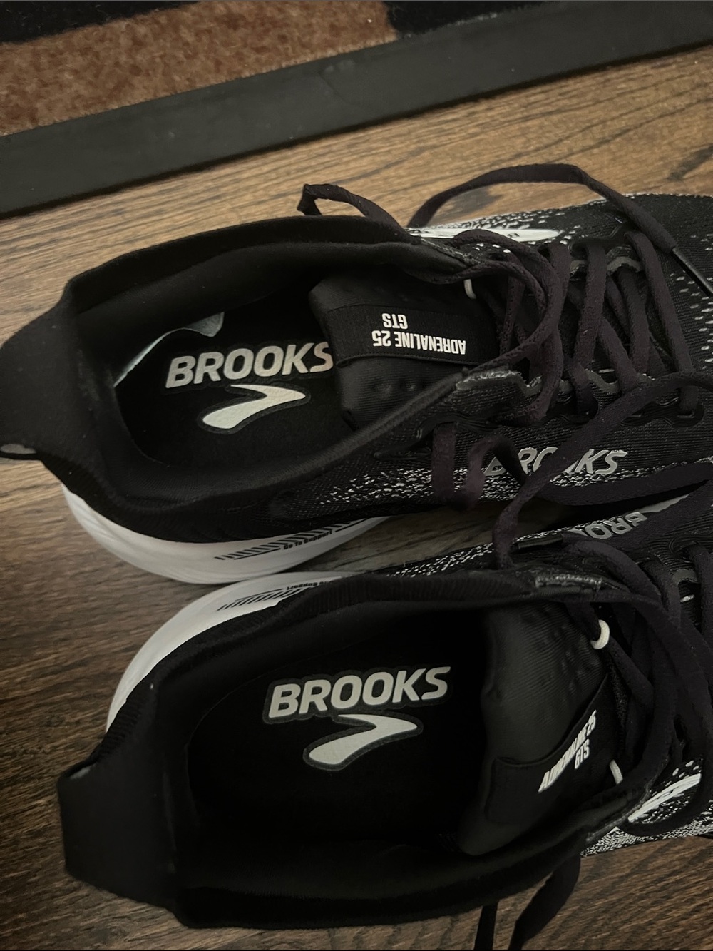 Brooks Adrenaline GTS 25 size 9.5 WIDE black/white/grey - Picture 7 of 10
